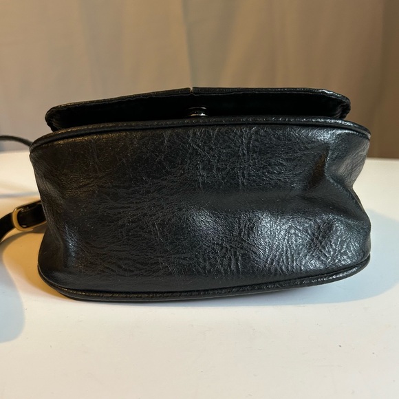 Kenneth Cole Reaction | Wooster Street Flap | Crossbody Purse | Black - Picture 5 of 12